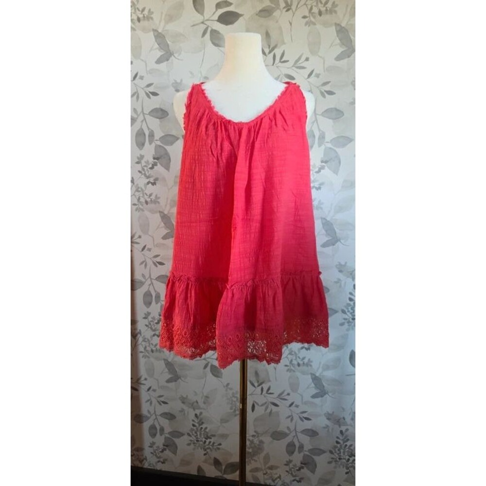 Halter style tank top - Doe & Rae - (NWT) Size Medium